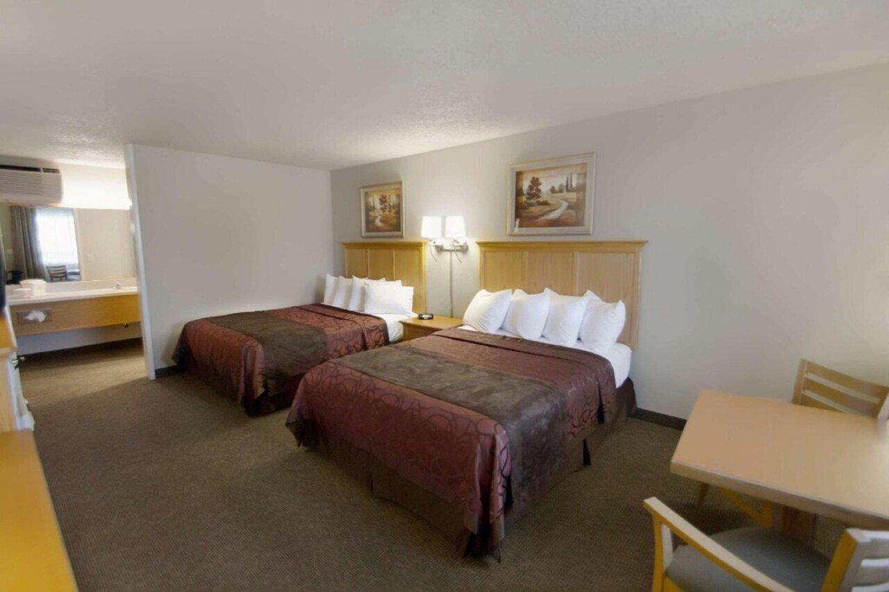 Hotel Western Pacific Highway